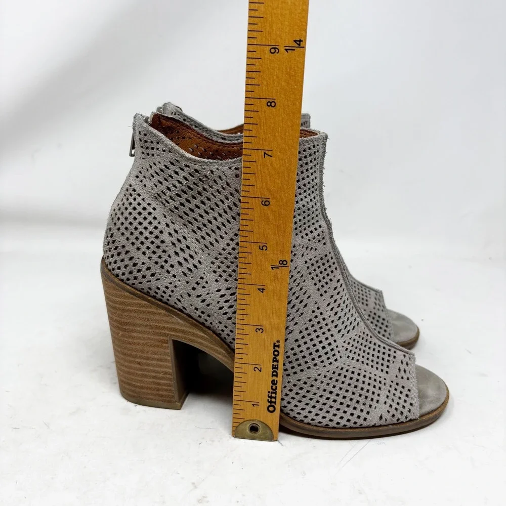 Lucky Brand Gray Suede Perforated‎ Peep Toe Block Heel Booties Womens Size 9/40